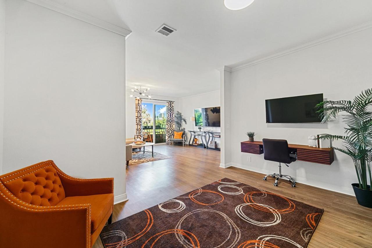 Beverly Hills 2 Bed 2 Bath Penthouse With Den And Parking 414 Лос Анджелис Екстериор снимка