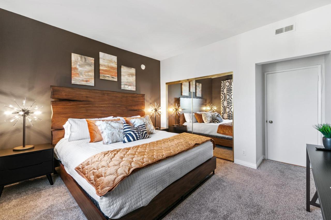 Beverly Hills 2 Bed 2 Bath Penthouse With Den And Parking 414 Лос Анджелис Екстериор снимка