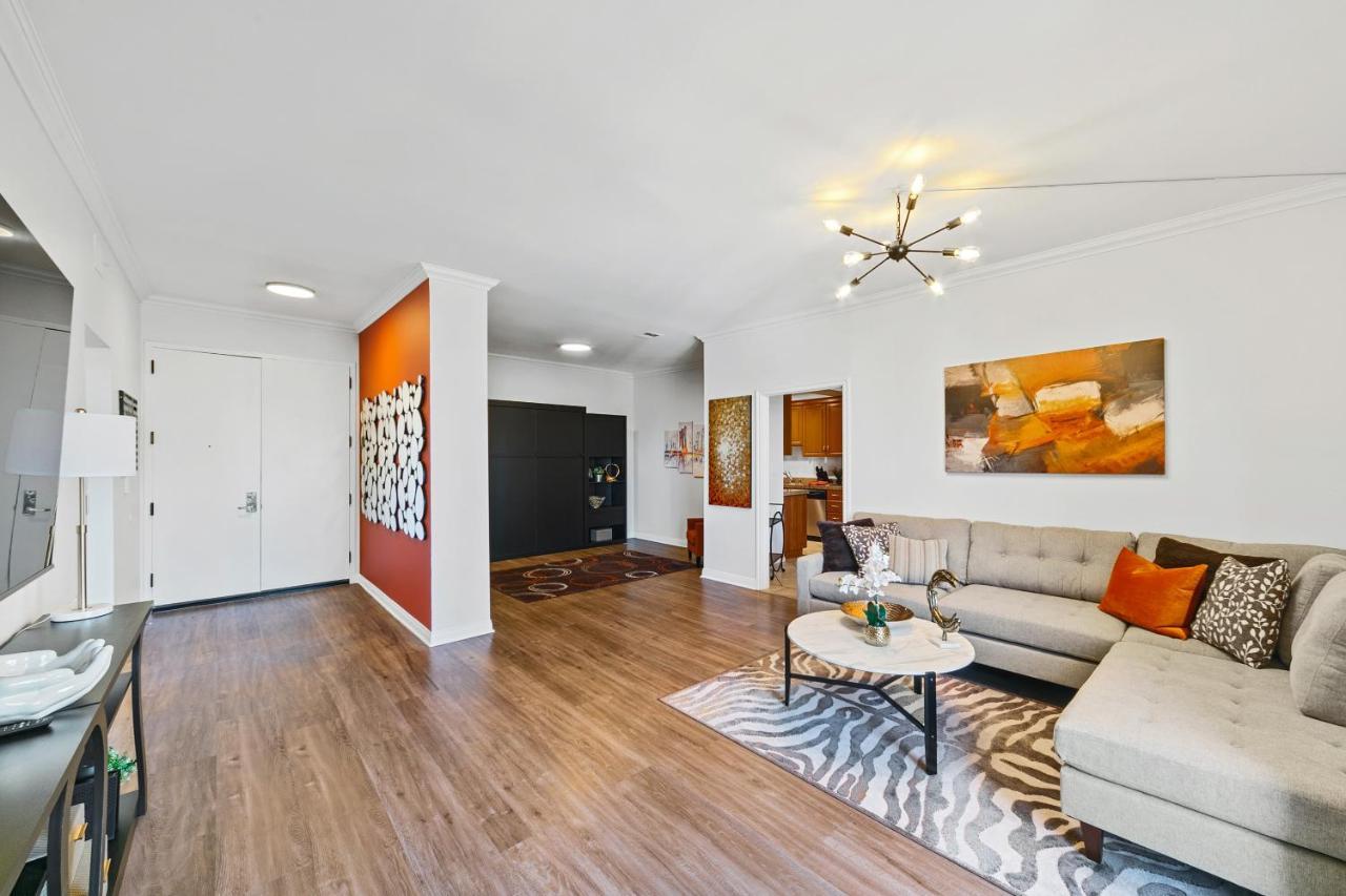 Beverly Hills 2 Bed 2 Bath Penthouse With Den And Parking 414 Лос Анджелис Екстериор снимка